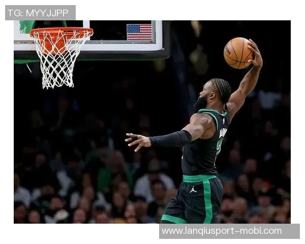 杰伦布朗轻松发挥仅用25分钟便斩获19分6篮板6助攻的精彩表现 杰伦布朗轻松发挥仅用25分钟便斩获19分6篮板6助攻的精彩表现