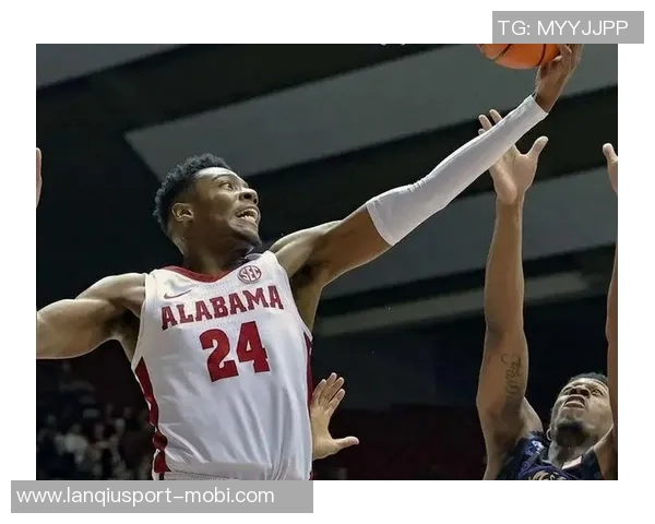 黄蜂主帅盛赞米勒的控球能力与防守阅读能力展现出色选择 黄蜂主帅盛赞米勒的控球能力与防守阅读能力展现出色选择